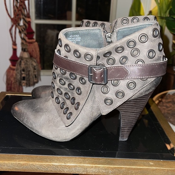 Ash Shoes | Ash Iona Grommet-Embellished Leather Ankle Boots - Picture 2 of 6